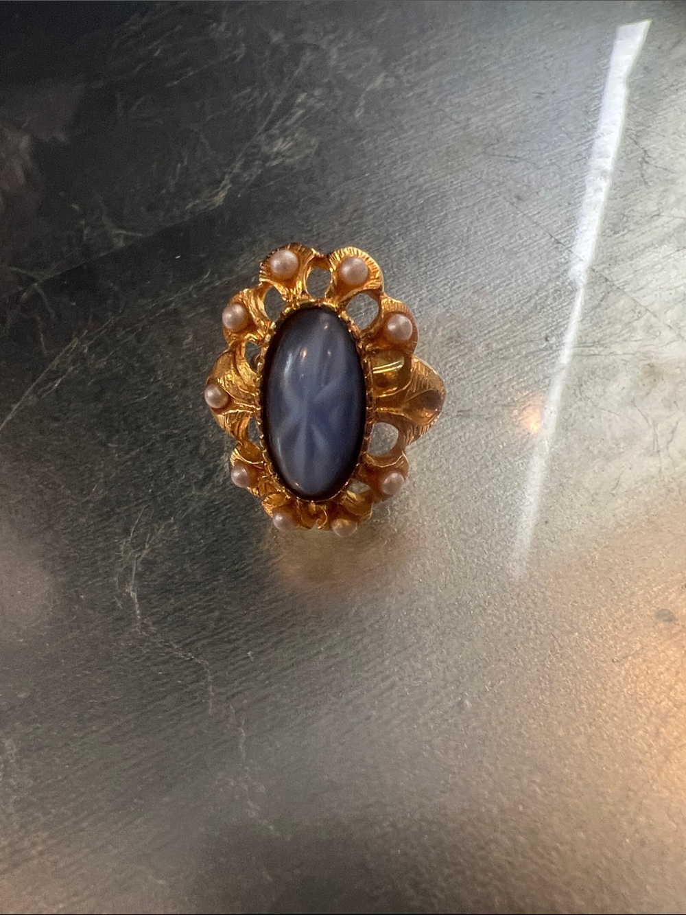 Gold-Tone Blue Cabochon Floral Cocktail Ring vintage 70s